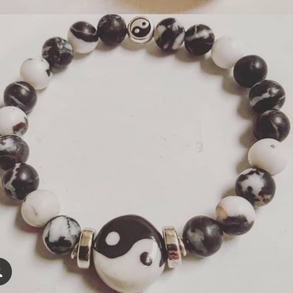 Ying yang natural snow agate stretch bracelet - Picture 1 of 2
